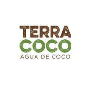Logo da Terra Coco com tipografia em marrom e verde, marca de água de coco